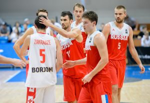 Игроки сборной России поддерживают юного Закрадзе
