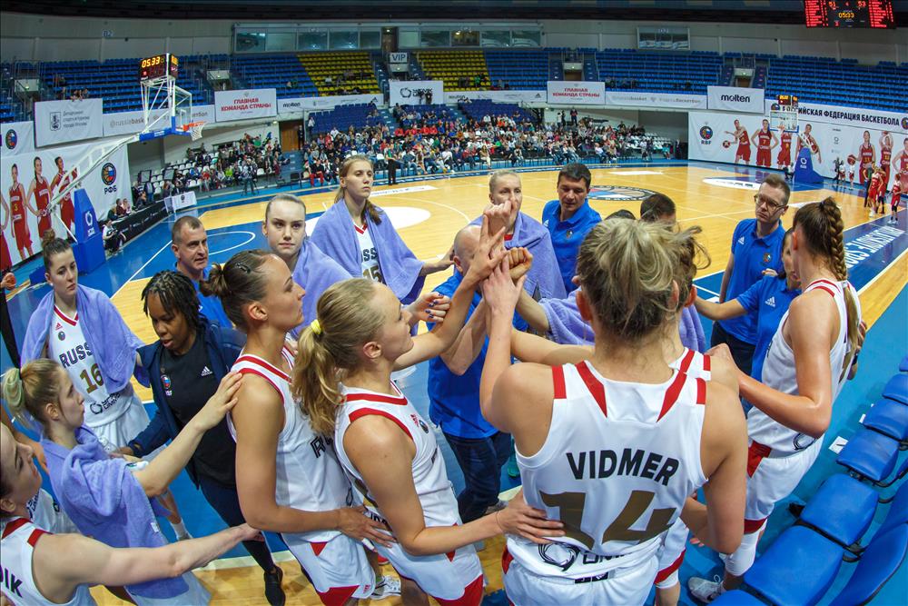 Женская сборная России отправилась на международный турнир в Грецию