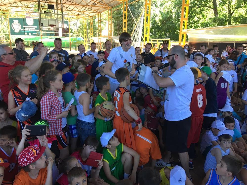 Андрей Кириленко посетил Фестиваль «Мини-баскетбол РФБ» в Ейске